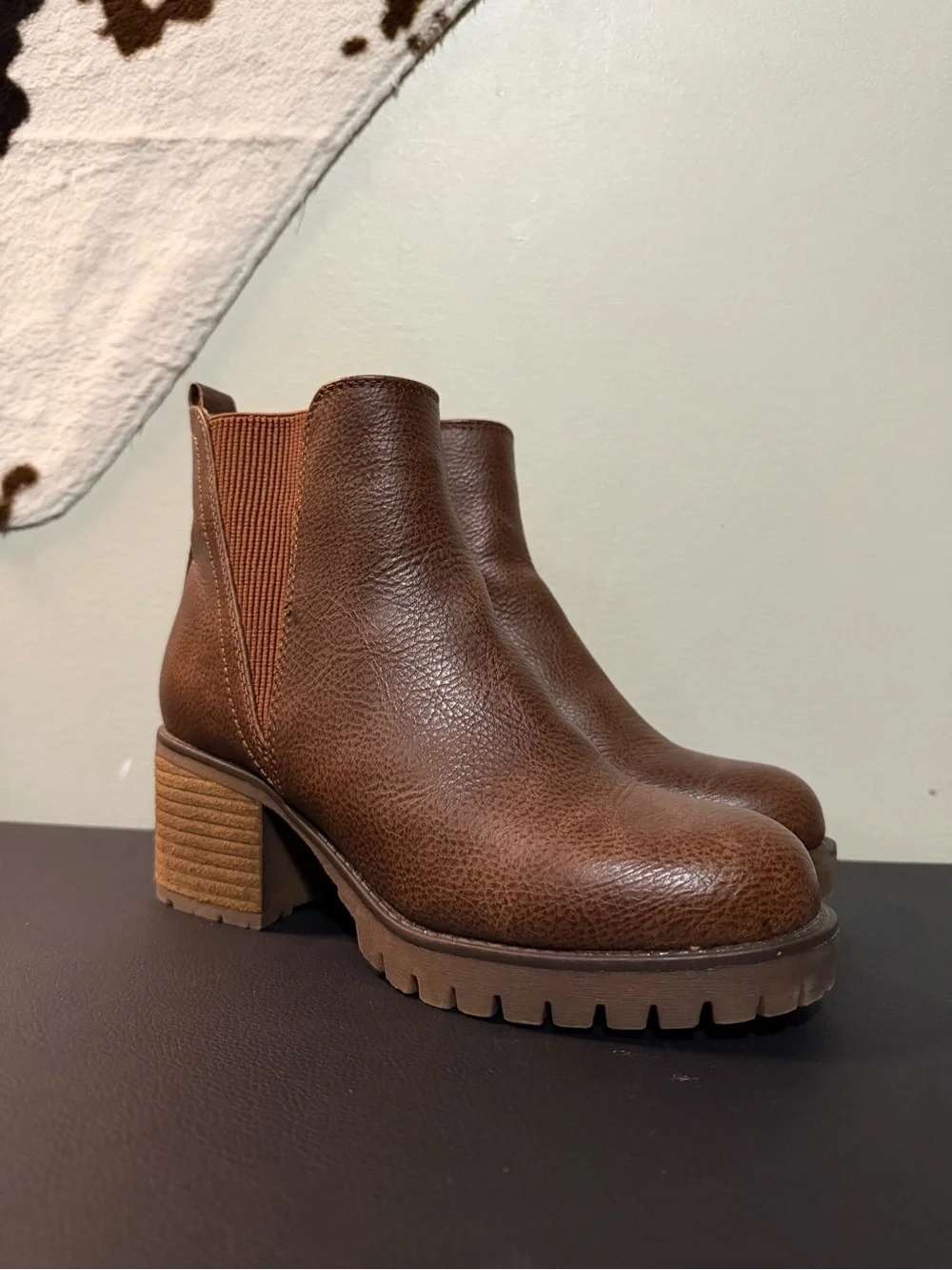 MIA Chelsea Boot - Picture 3 of 8